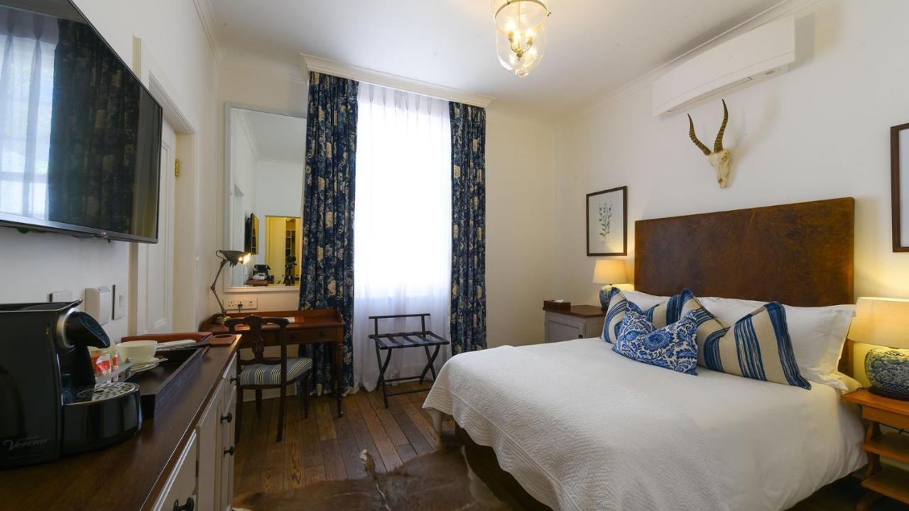Drostdy Hotel Graaff Reinet Bagian luar foto A room at the hotel