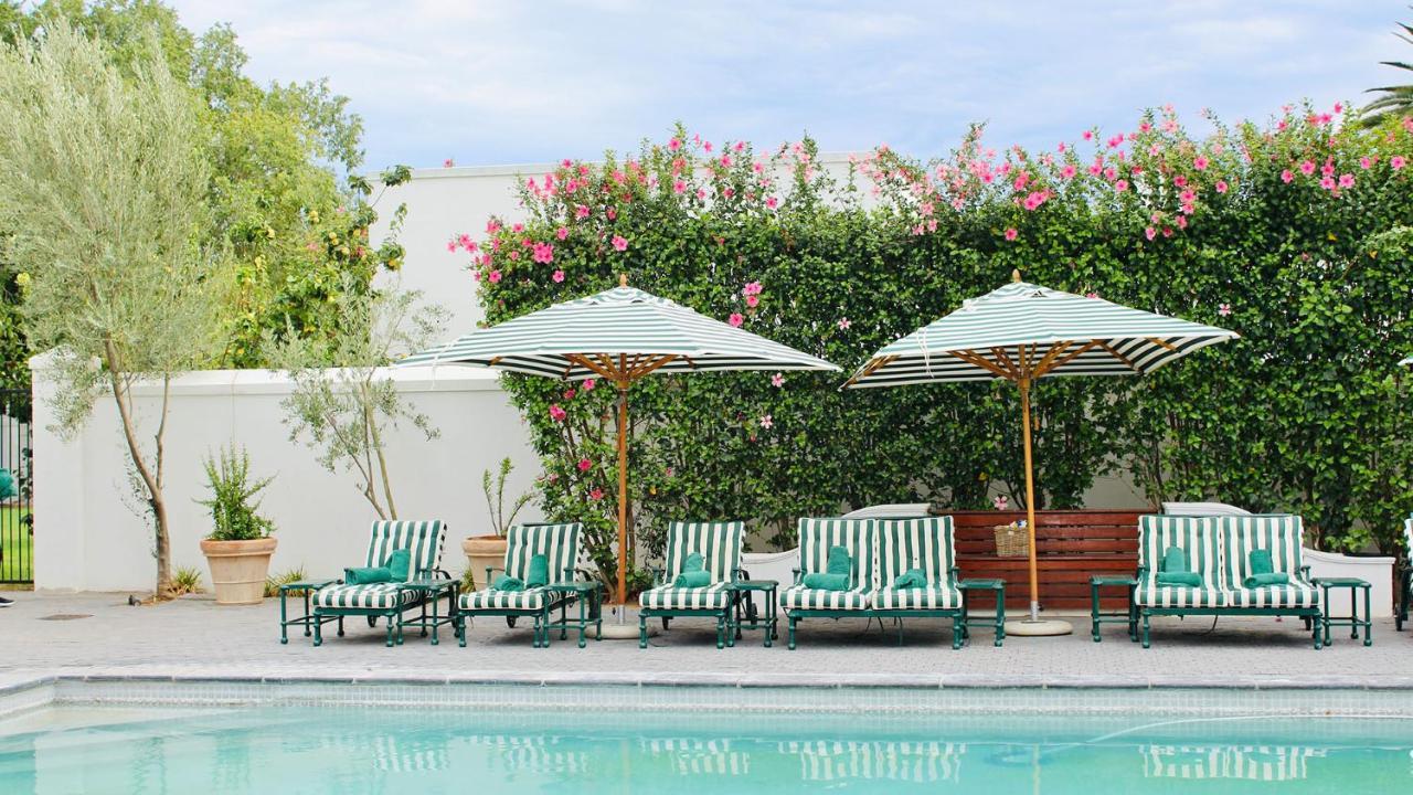 Drostdy Hotel Graaff Reinet Bagian luar foto The pool at the Hotel Bel-Air