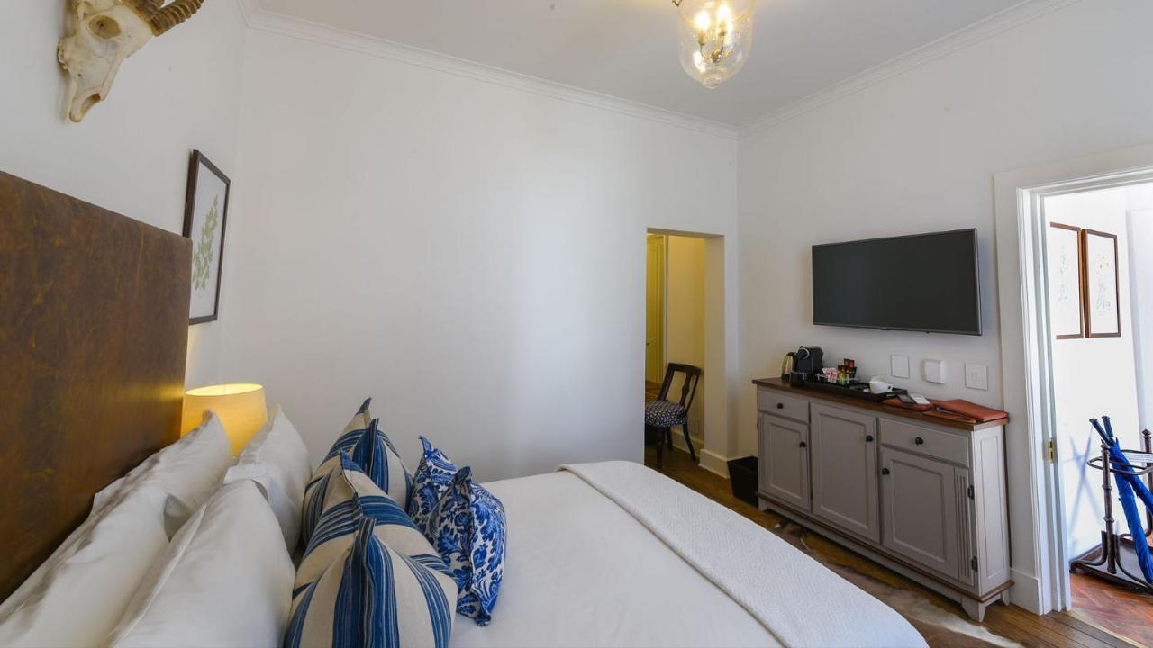 Drostdy Hotel Graaff Reinet Bagian luar foto A room at the hotel