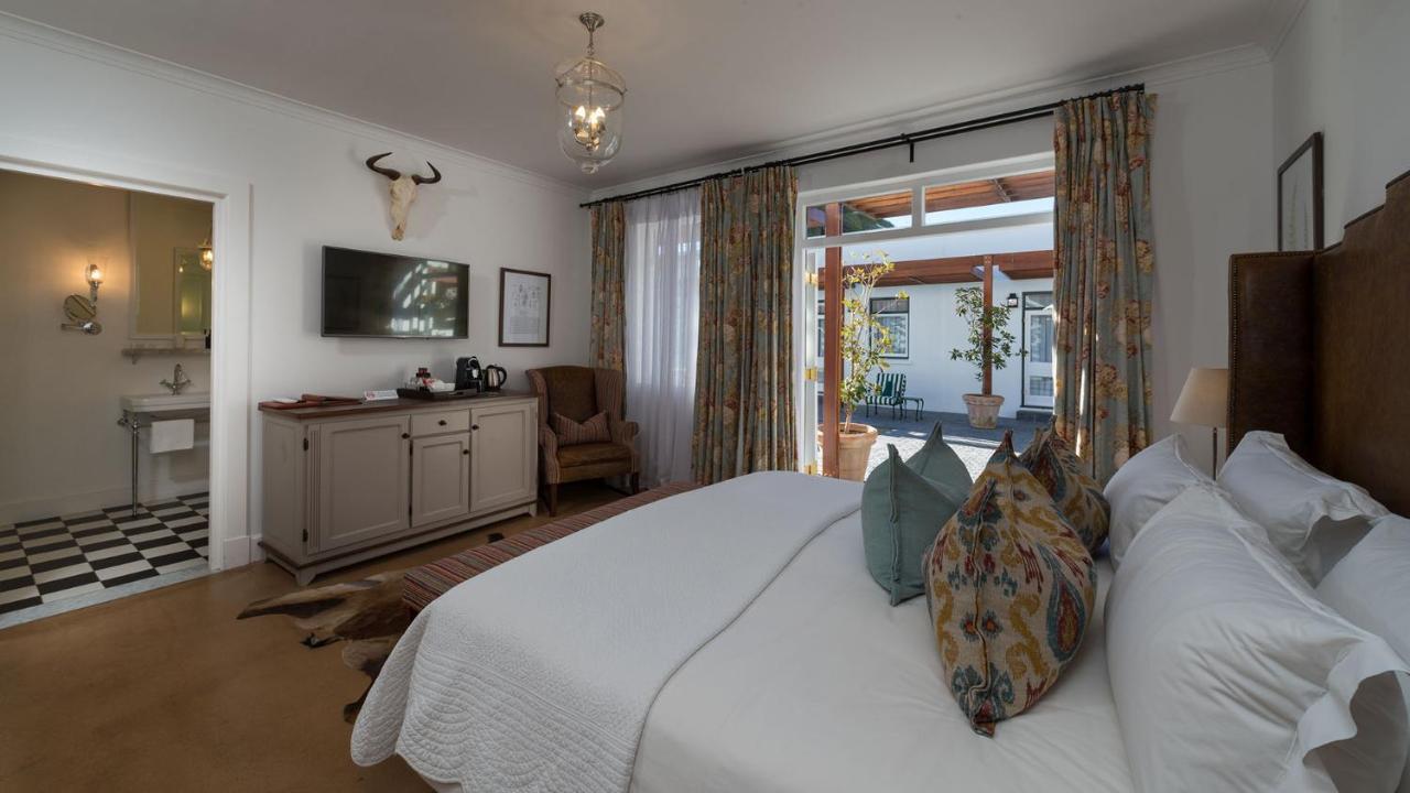 Drostdy Hotel Graaff Reinet Bagian luar foto A bedroom at the Cape Heritage