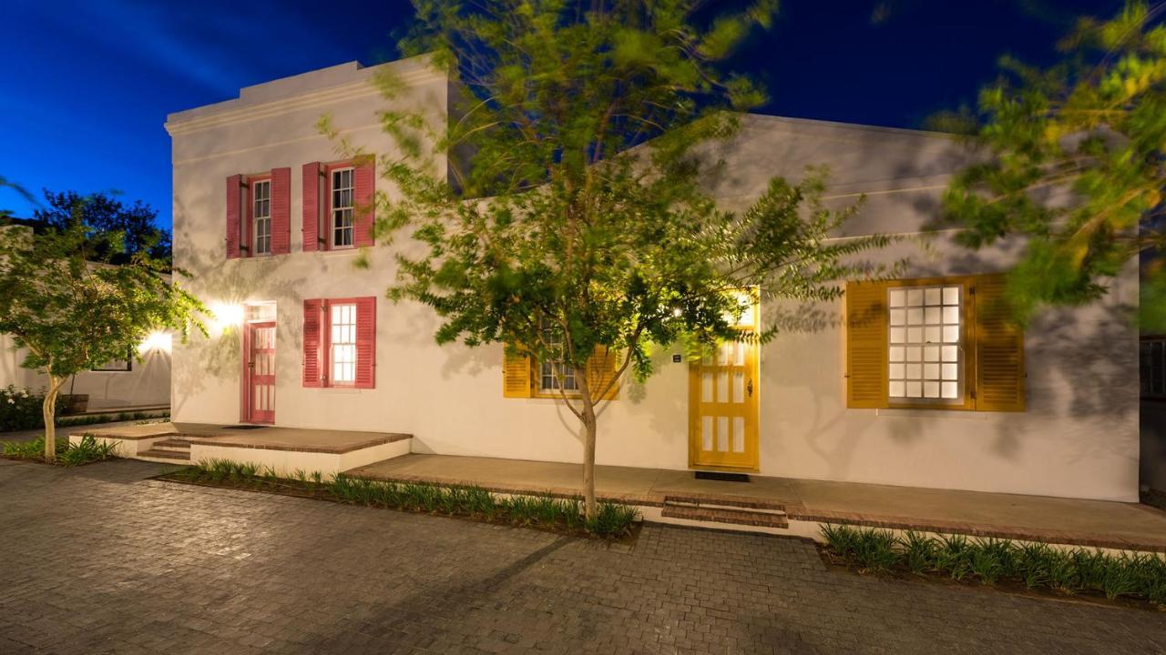 Drostdy Hotel Graaff Reinet Bagian luar foto The historic house of the family of the writer, in the city of San Cristóbal de Las Casas, Chiapas.