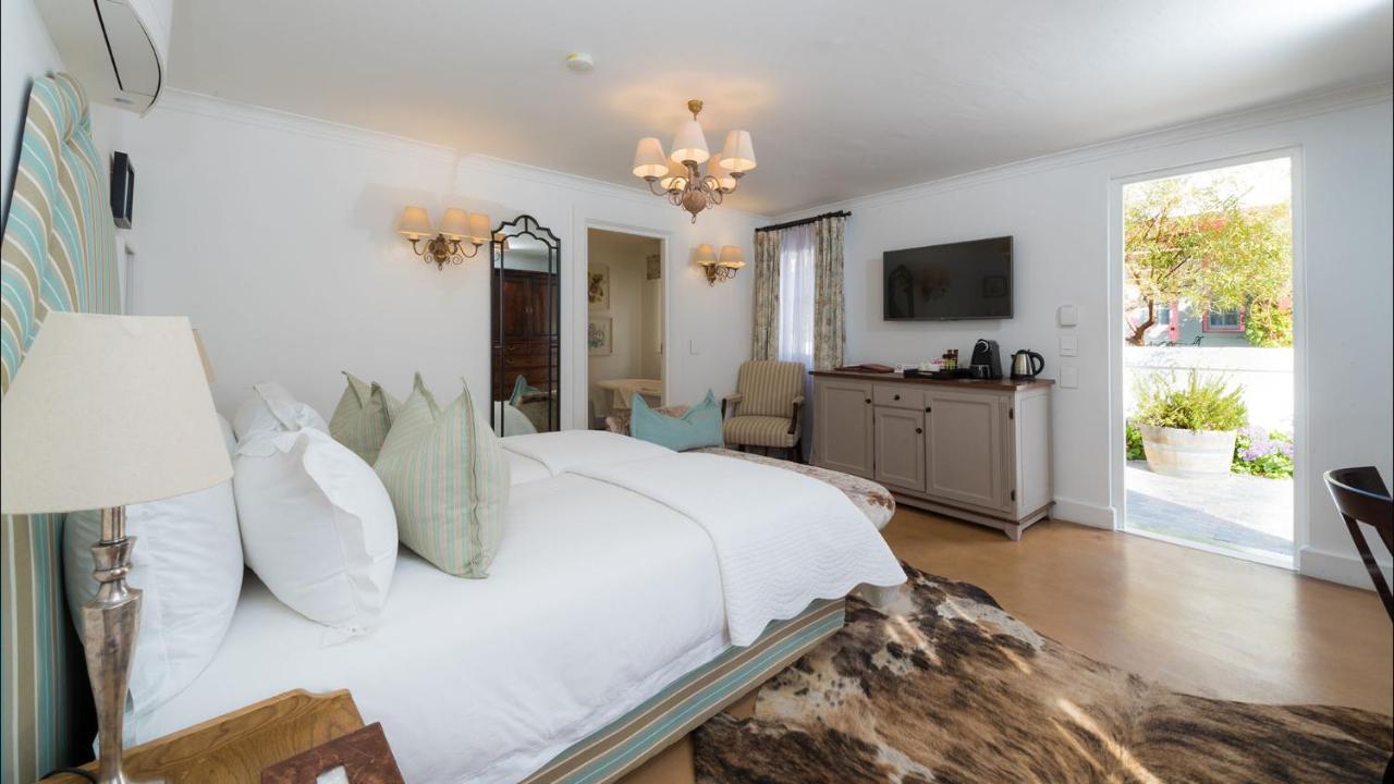Drostdy Hotel Graaff Reinet Bagian luar foto A room at the hotel