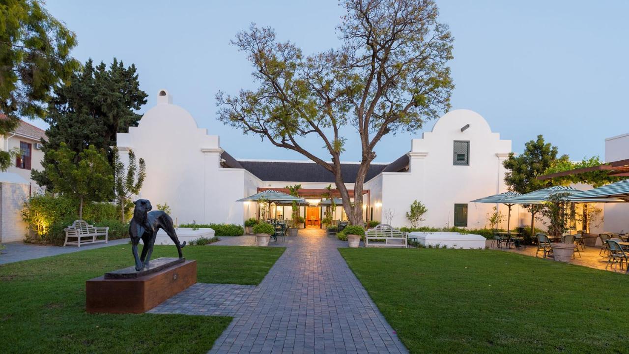 Drostdy Hotel Graaff Reinet Bagian luar foto The entrance to the Stellenbosch University library