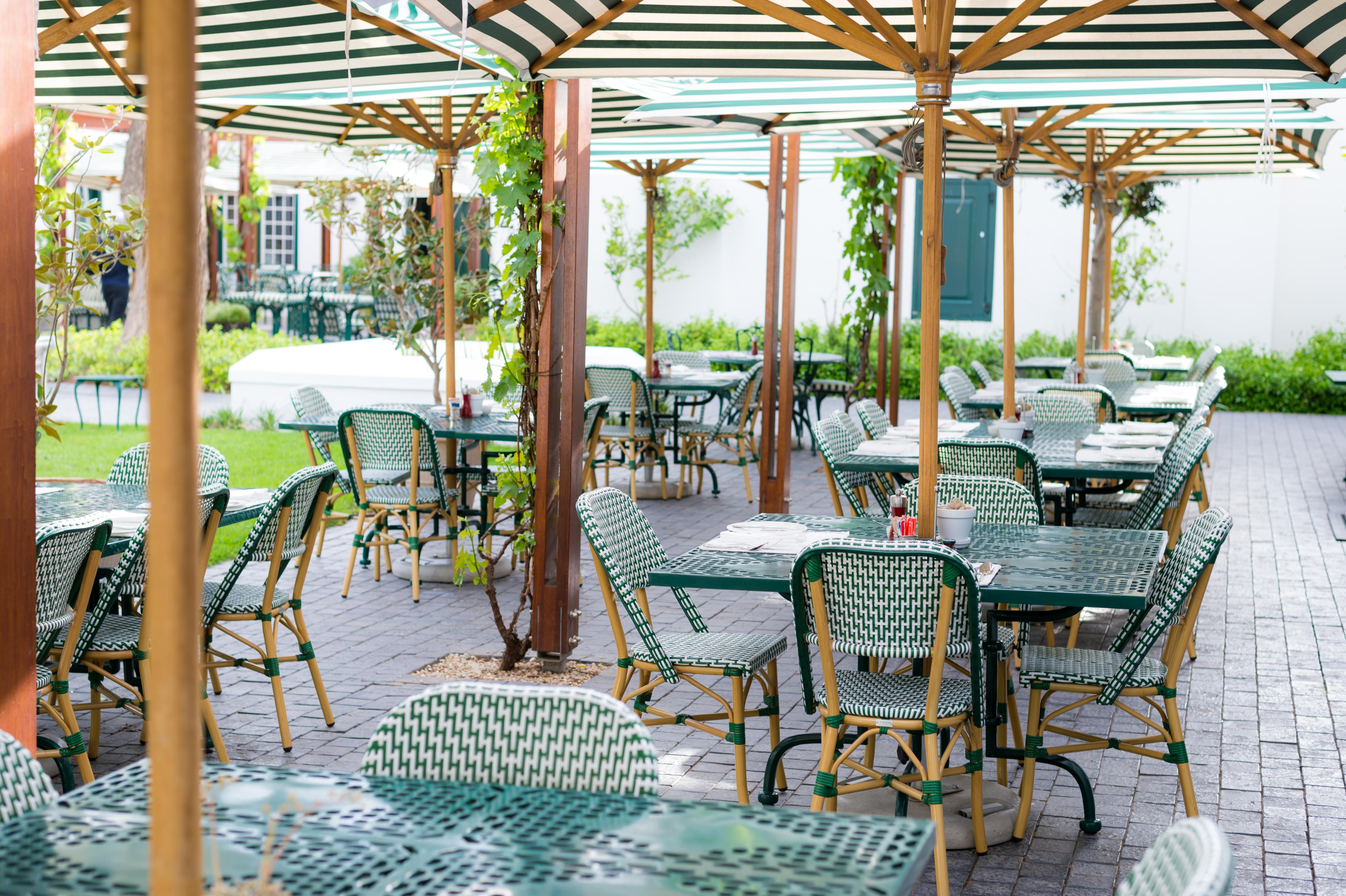 Drostdy Hotel Graaff Reinet Bagian luar foto The campus's cafeteria
