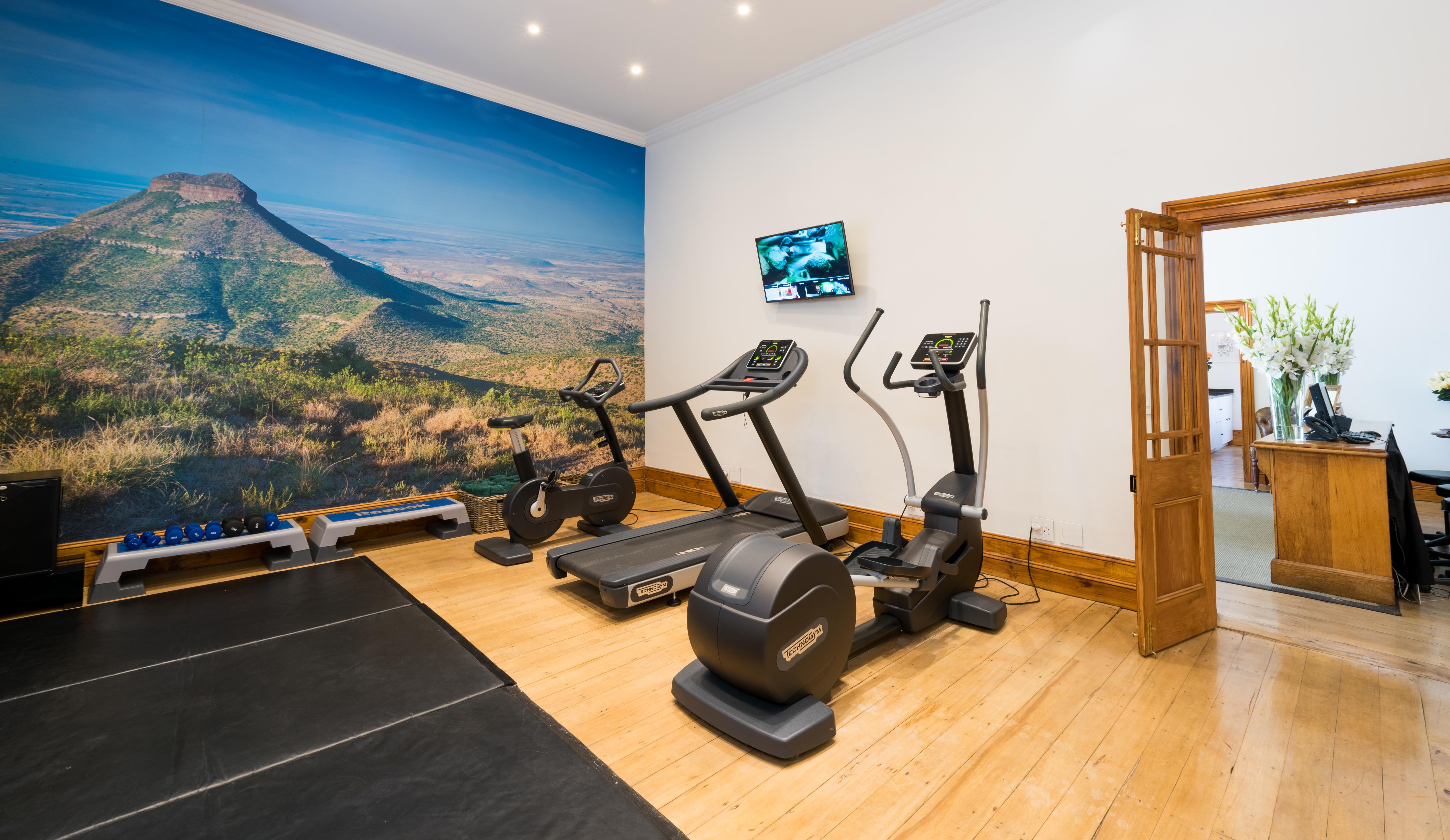Drostdy Hotel Graaff Reinet Bagian luar foto The gym at the hotel