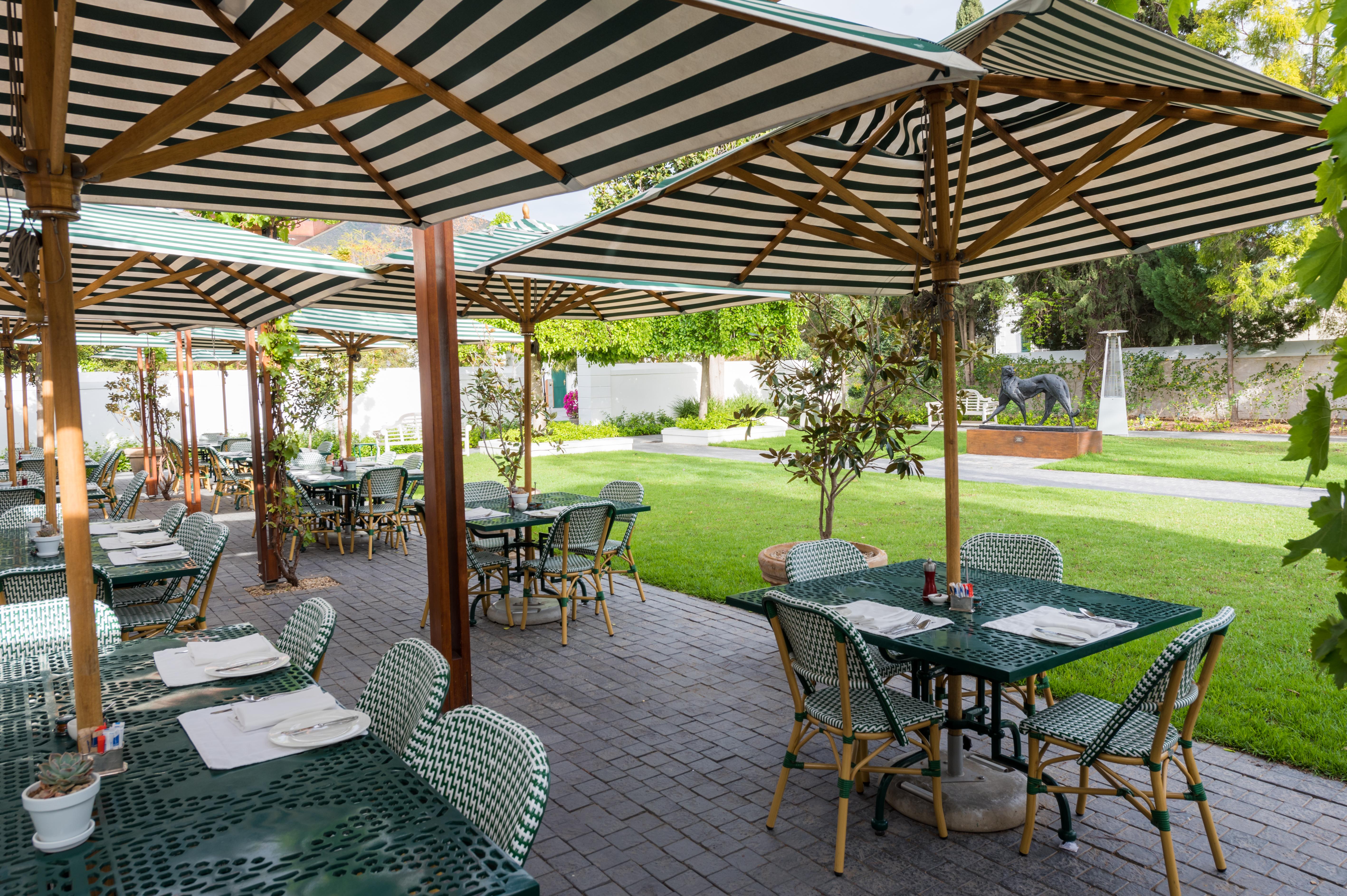 Drostdy Hotel Graaff Reinet Bagian luar foto The restaurant at the National Gallery of Victoria